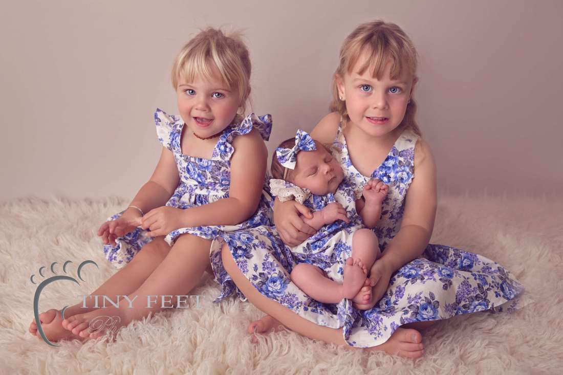 Tiny Feet Photography Sibling posed shots little girl with 5 year old and 2 year old sibling