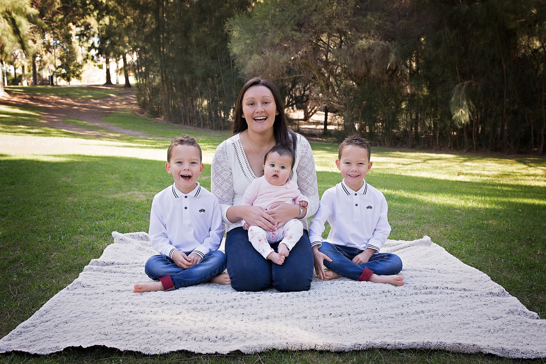 Outdoor family photos in perth in winter