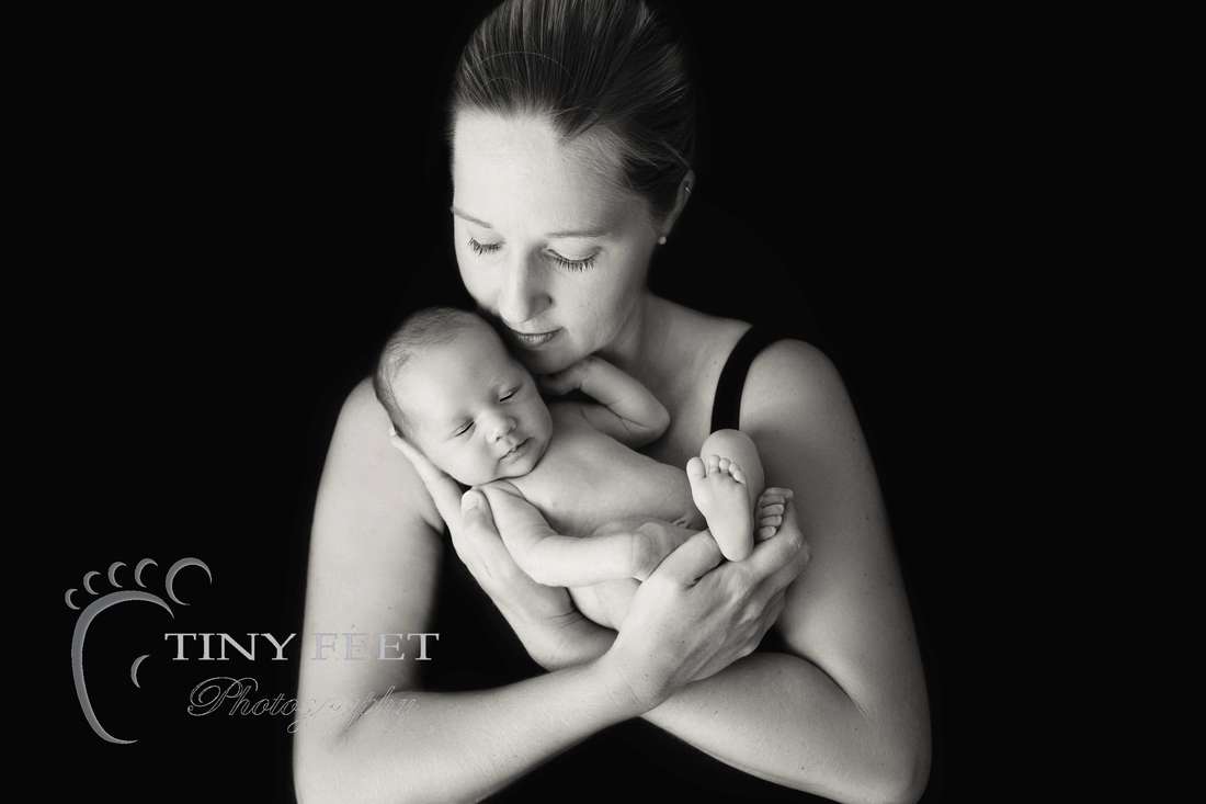Tiny Feet Photography Black and white  newborn posed with mum