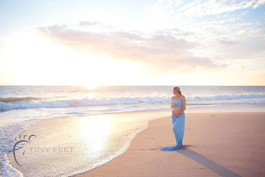 Sunset maternity photos on the beach