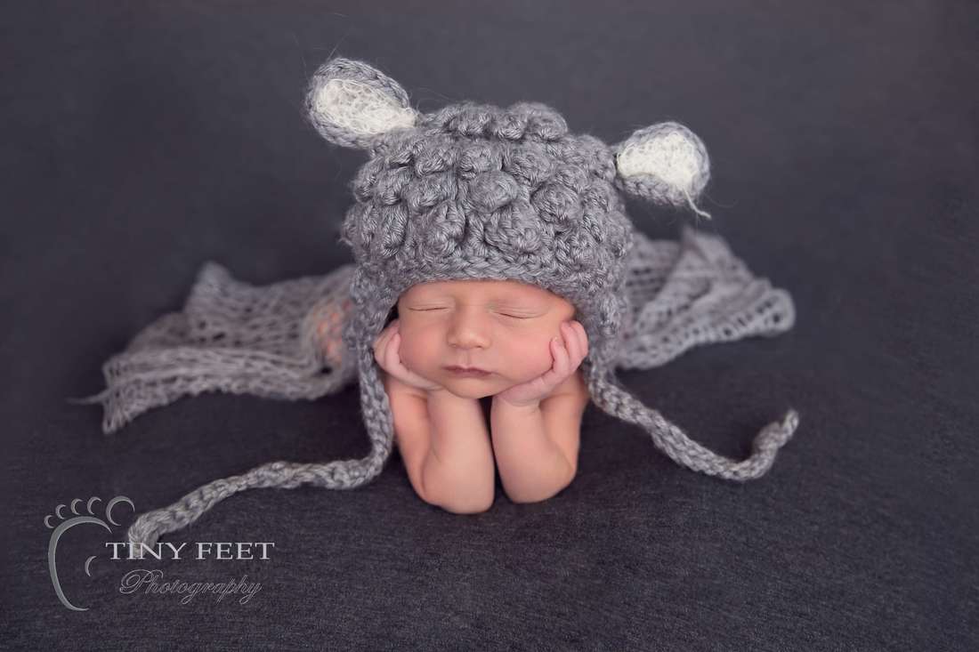 Tiny Feet Photography Newborn baby froggy pose
