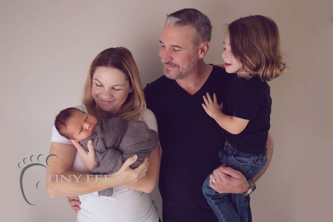 Tiny Feet Photography newborn family posing