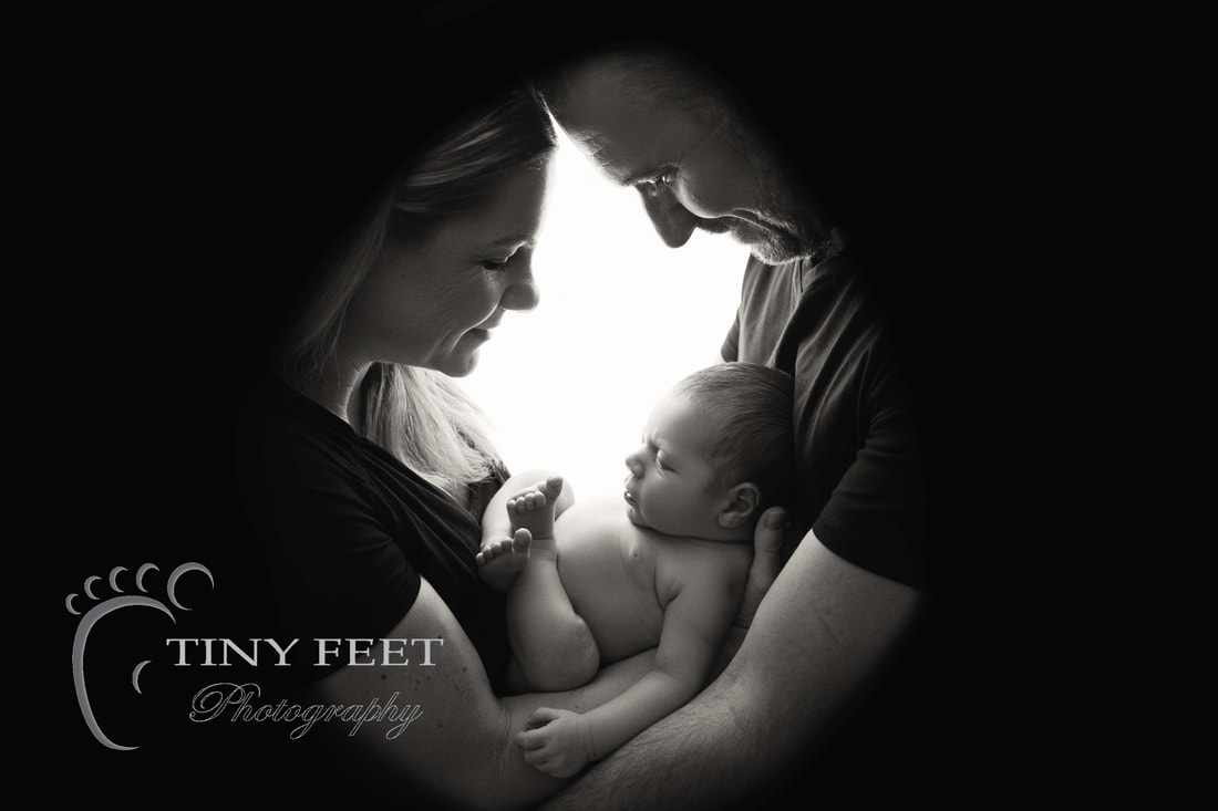 Tiny Feet Photography black and white back lit parent posed shot